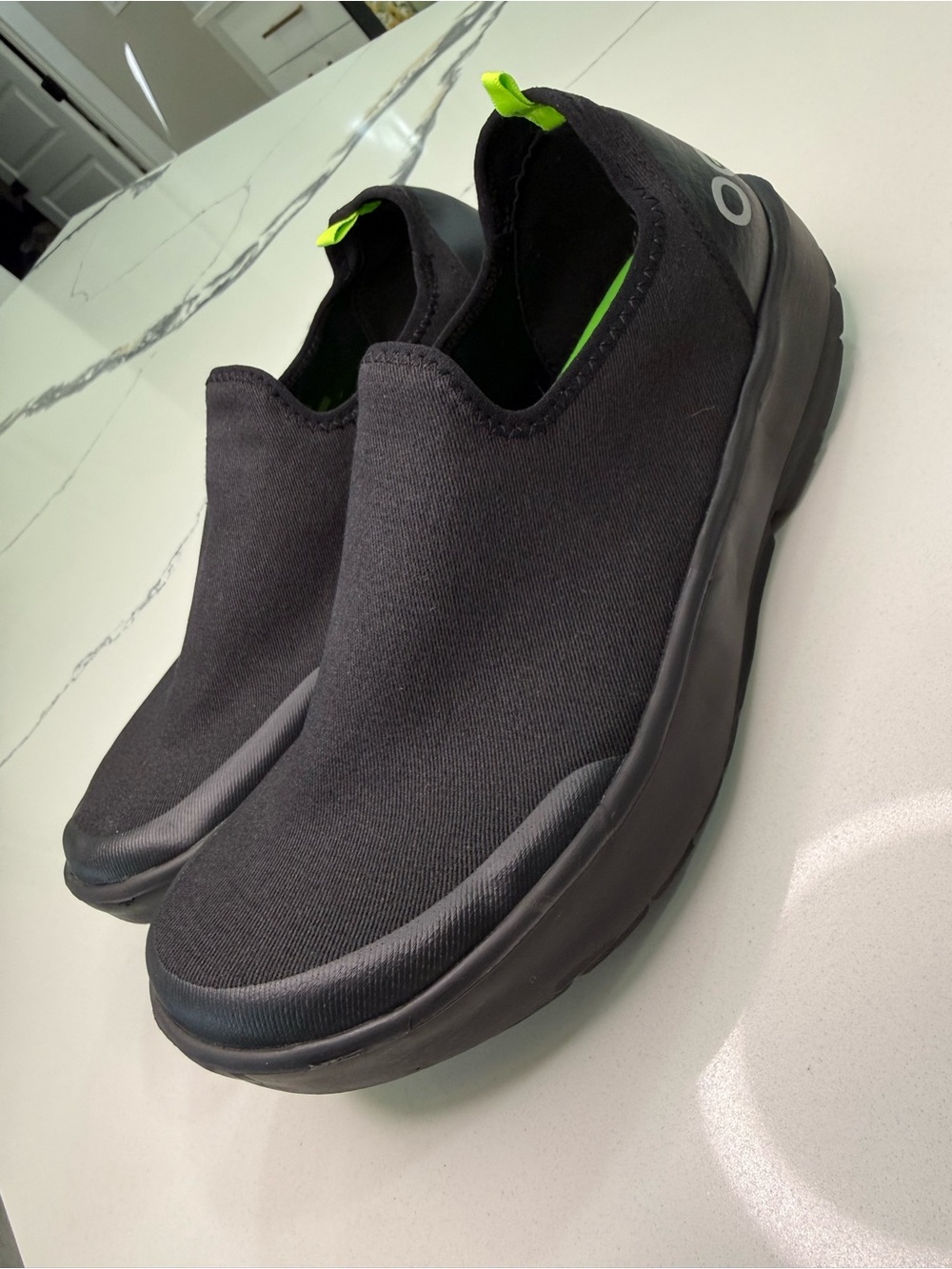 OOFOS OOmg Sport Women’s Recovery Shoes Black Volt Green Size W10